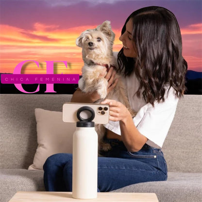 BOTELLA DE AGUA AISLADA CON SOPORTE PARA TELÉFONO